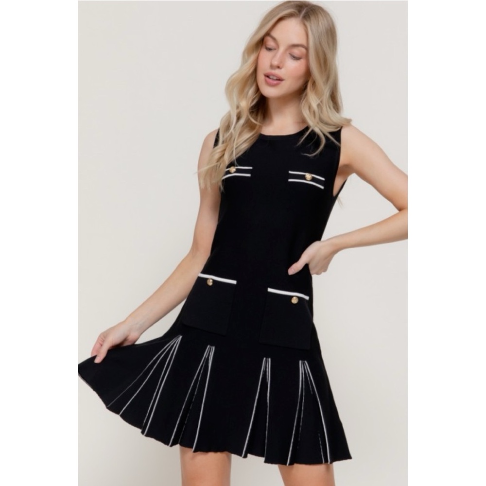 1161 • Black & White Dash Pocket Sleeveless Pleated Mini Dress w/Gold Buttons - Picture 4 of 5